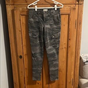 JOLT Camo Cargo Skinny pants